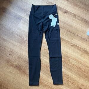 NWT Vuori AlITheForm™ Pocket Legging